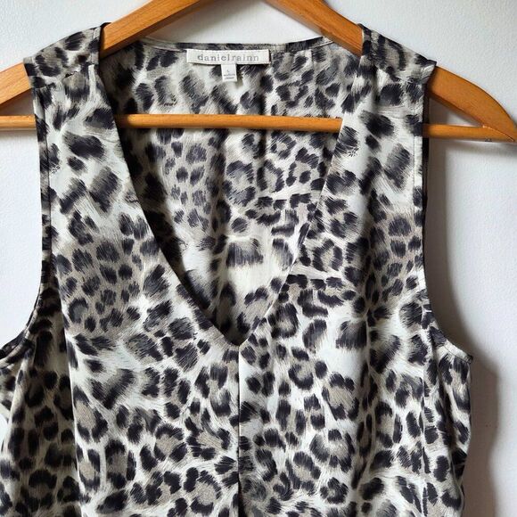 EUC DANIEL RAINN ANIMAL PRINT V NECK TANK TOP SIZE LARGE - Picture 8 of 13